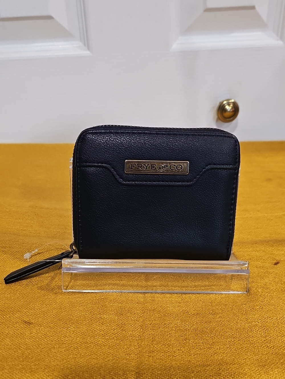 Frye And Co Small Zip Around Wallet NWOT Black
